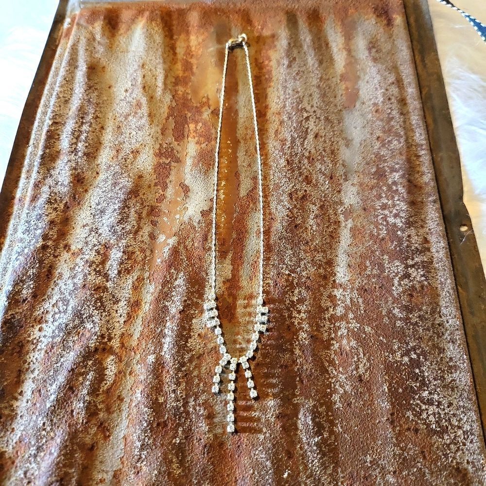 Gorgeous silver faux diamonds and silver chain,in excellent condition!